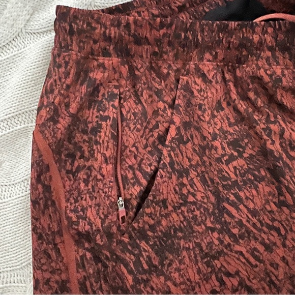 Lululemon Men’s Shorts - Picture 4 of 6